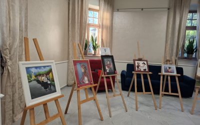 Članice KUD-a Podravka, Likovne sekcije “Podravka 72” izložile svoje radove na reviji narodnih nošnji naziva “Županija kroz bogatstvo tradicijskog ruha”