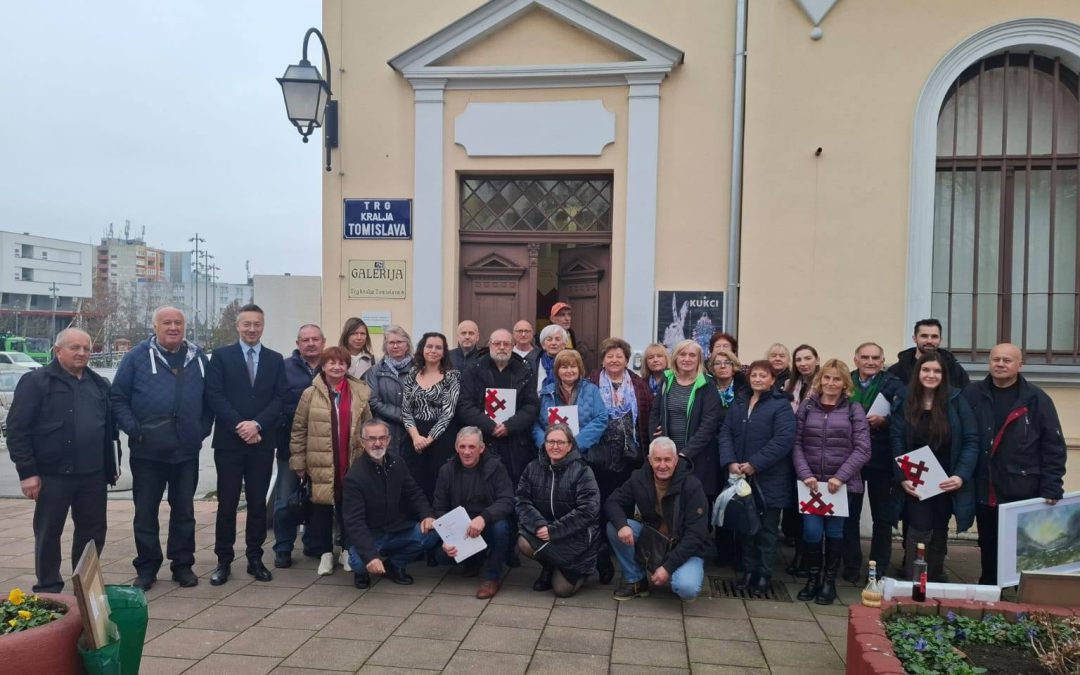 Članovi KUD-a Podravka u Kutini na zatvaranju 41. Susreta likovnih stvaralaca i izložbi