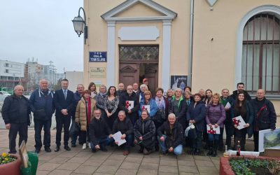 Članovi KUD-a Podravka u Kutini na zatvaranju 41. Susreta likovnih stvaralaca i izložbi