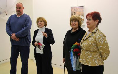 U zagrebačkoj Galeriji Ruža otvorena izložba oslikanih kišobrana autorice Vesne Martinjak, članice Društva žena Novigrad Podravski predstavile božićne novigradske slastice